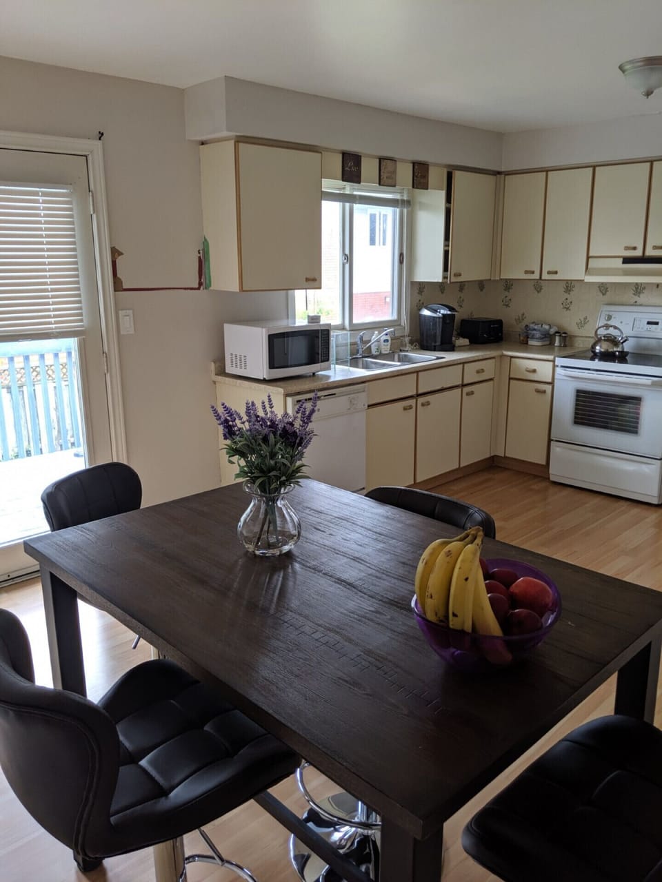 Eat-in Kitchen