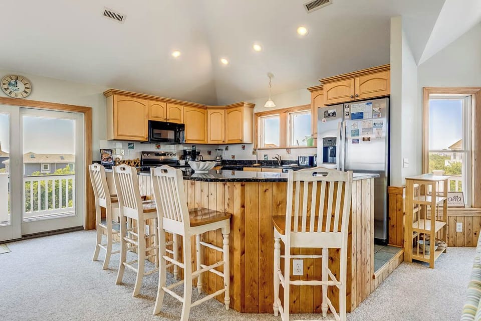 Top-Level Kitchen with Bar (seats 4)