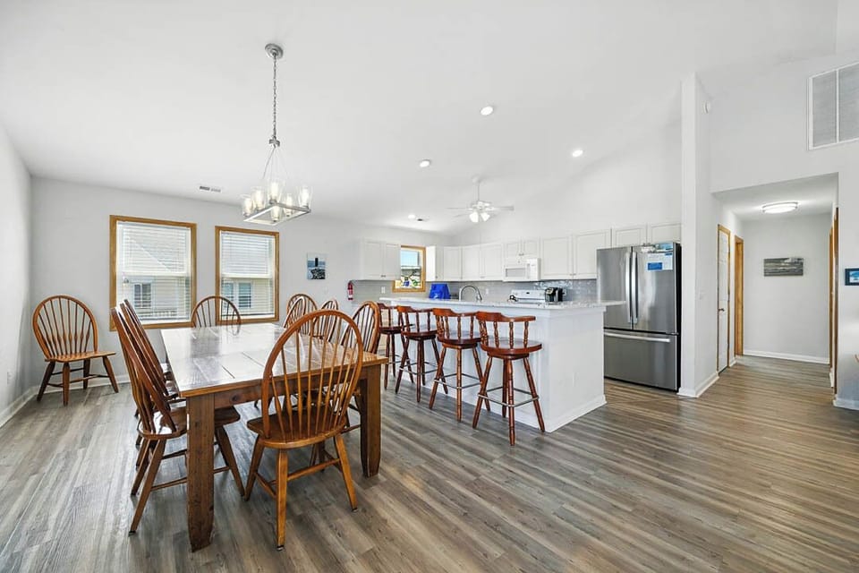 Top-Level Dining Room with Table (seats 10)