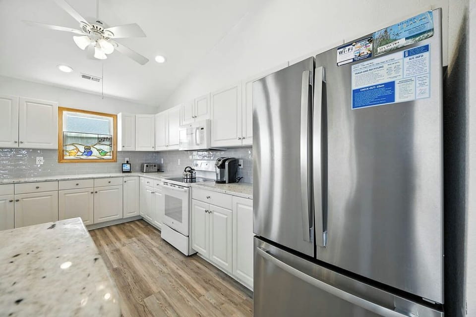 Top-Level Kitchen with Bar (seats 4)