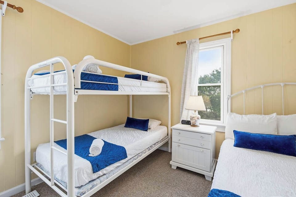 Mid-Level Bedroom with Bunk Bed and Double Bed