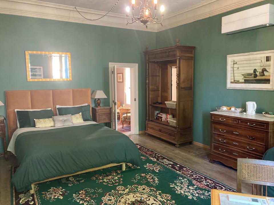Chambre Peron, lit king-size.