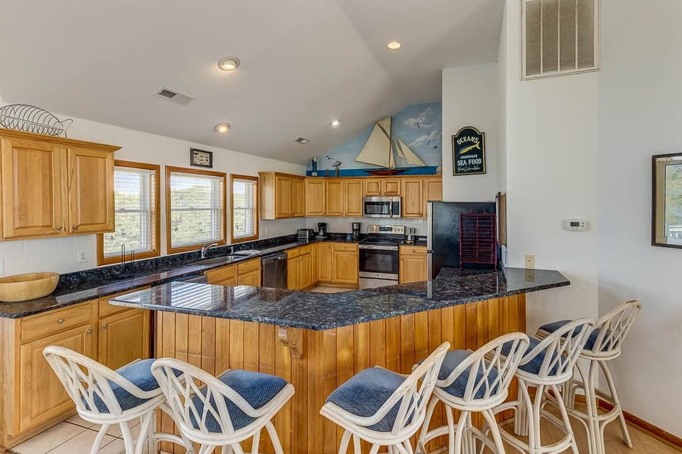 Top-Level Kitchen with Bar seats 6