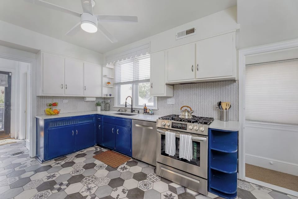 UPDATE IMAGE- new quartz countertops, fully loaded kitchen!  