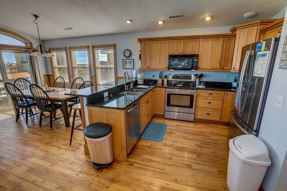 Top-Level Kitchen with Bar (seats 3)
