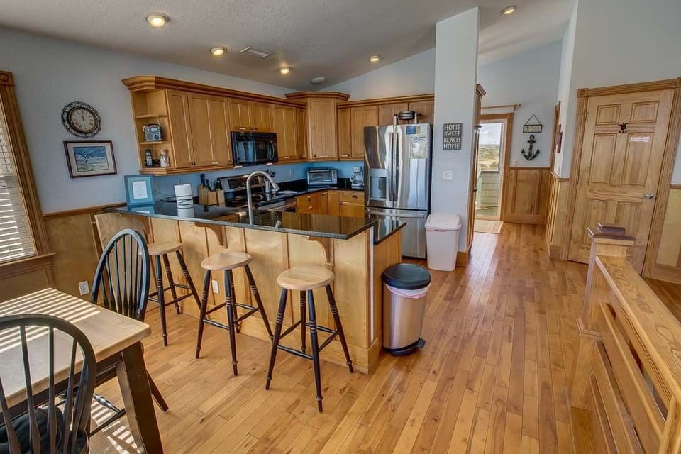 Top-Level Kitchen with Bar (seats 3)