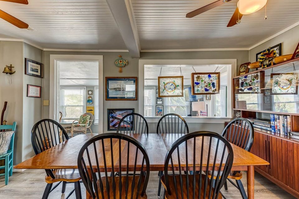 Main-Level Dining Table (seats 6)