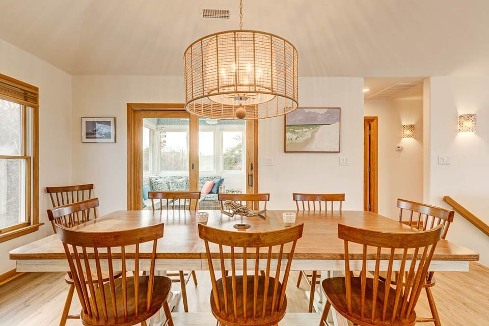 Top-Level Dining Room with Table (seats 10)