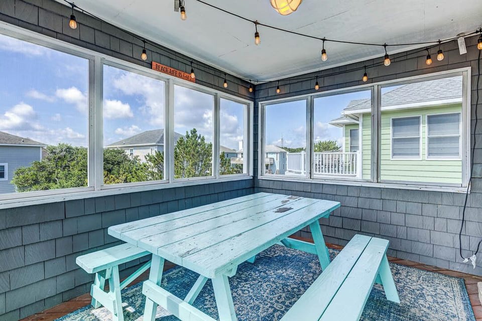 Top-Level Screened Porch
