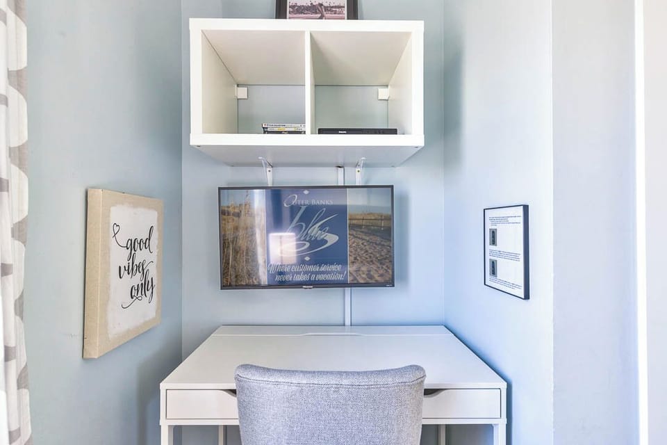 Ground-Level Bedroom with Pyramid Bunk