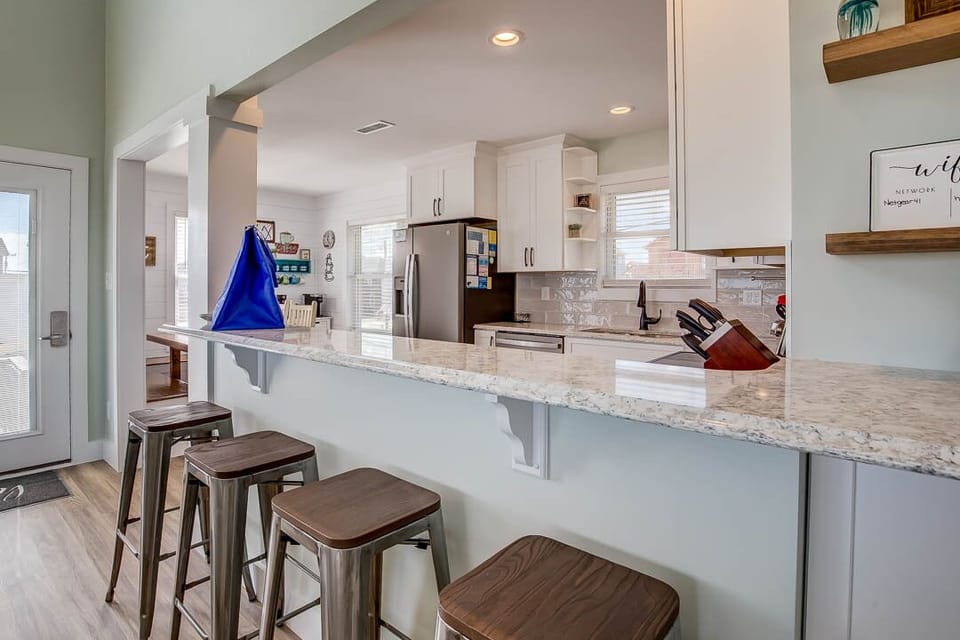 Ground-Level Kitchen with Bar (seats 4)