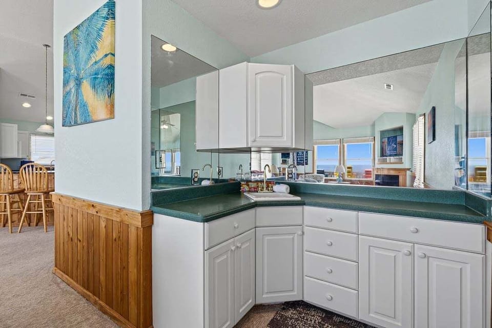 Top-Level Wet Bar