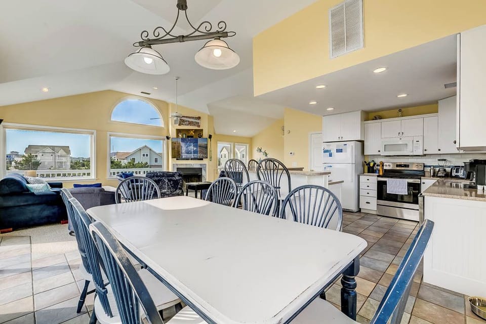 Top-Level Dining Room with Table (seats 8)