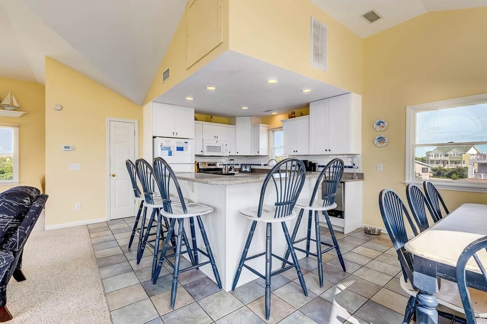 Top-Level Kitchen with Bar (seats 5)