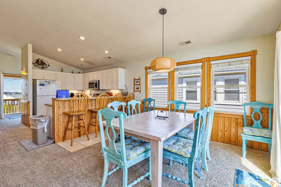 Top-Level Dining Room with Table (seats 10)
