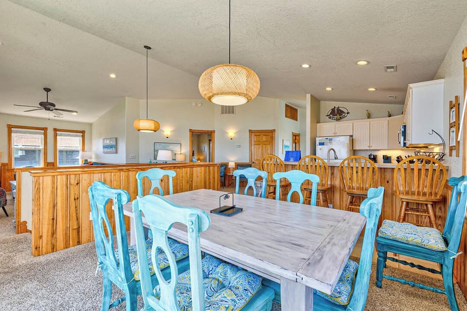Top-Level Dining Room with Table (seats 10)