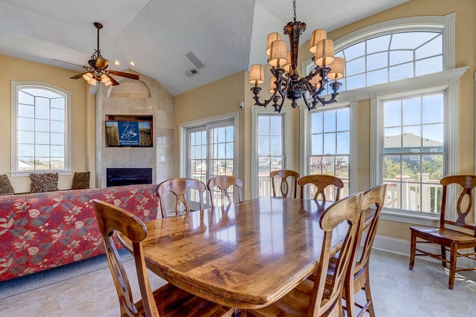 Top-Level Dining Room with Table (seats 6-8)