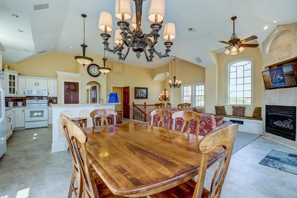 Top-Level Dining Room with Table (seats 6-8)