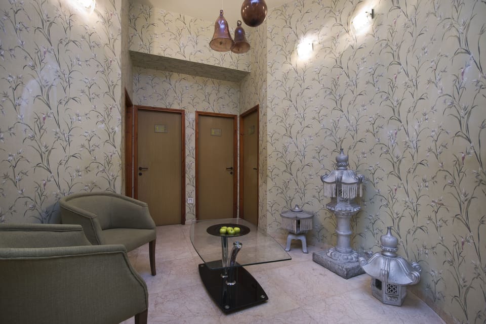 Couples treatment rooms, manicures and pedicures