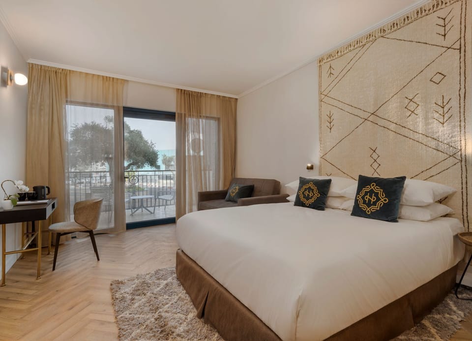 Superior Room, Balcony | In-room safe, blackout drapes, free WiFi, bed sheets