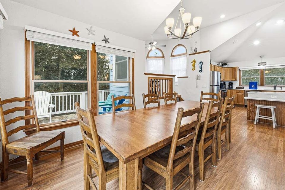 Top-Level Dining Room with Table (seats 10)