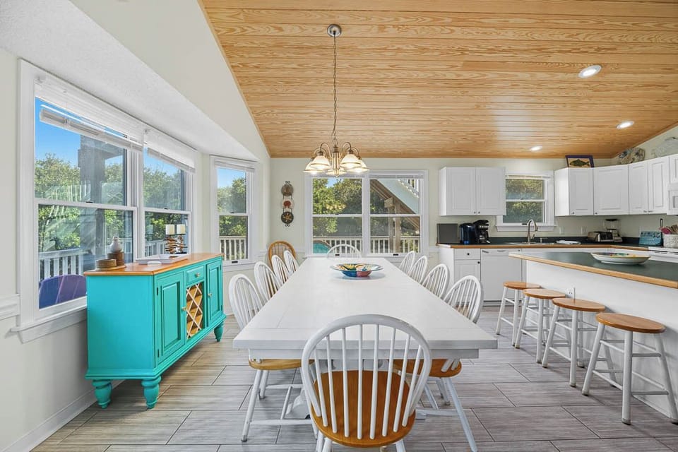 Top-Level Dining Room with Table (seats 10)