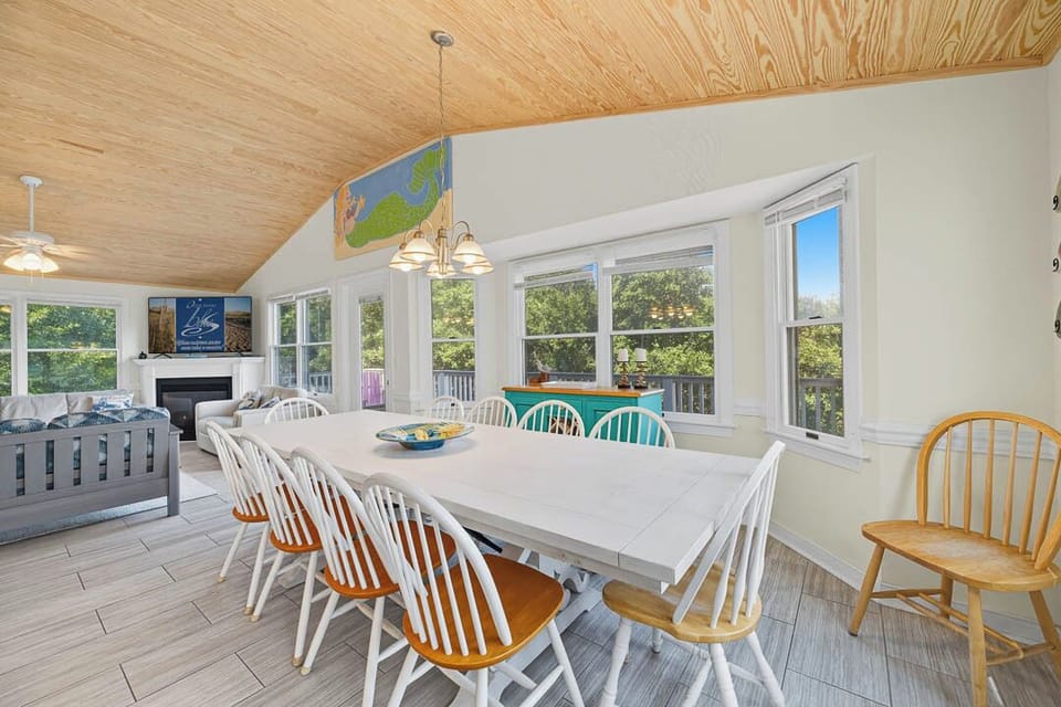Top-Level Dining Room with Table (seats 10)