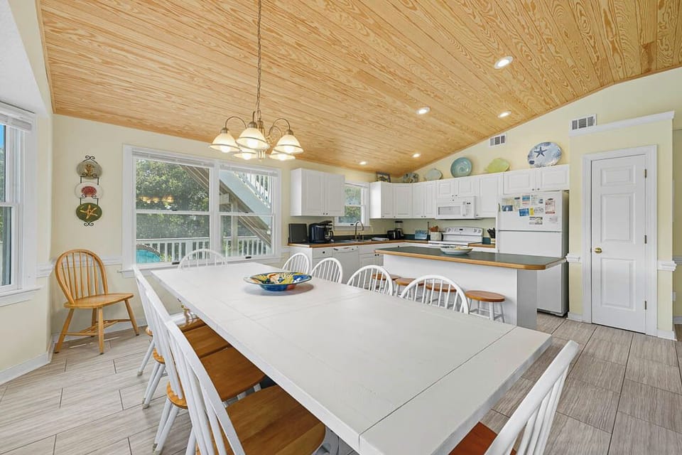 Top-Level Dining Room with Table (seats 10)