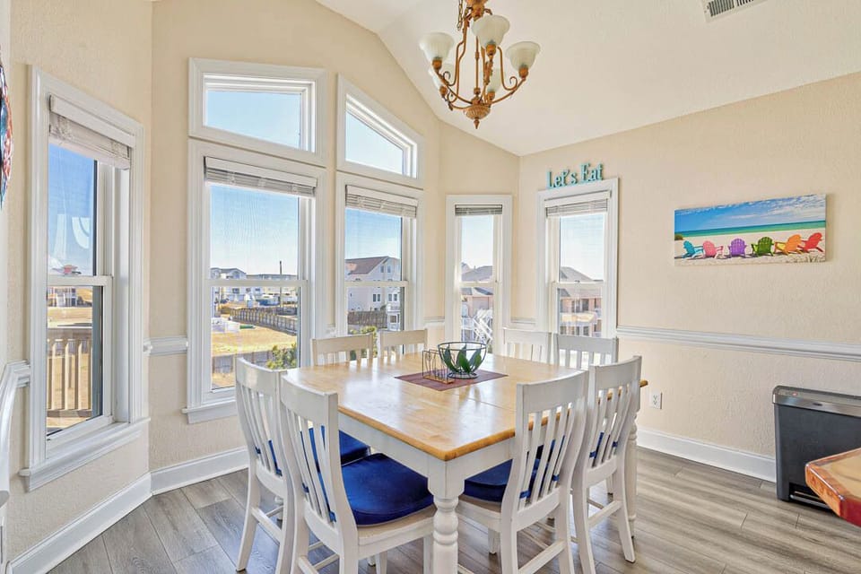 Top-Level Dining Room with Table (seats 8)