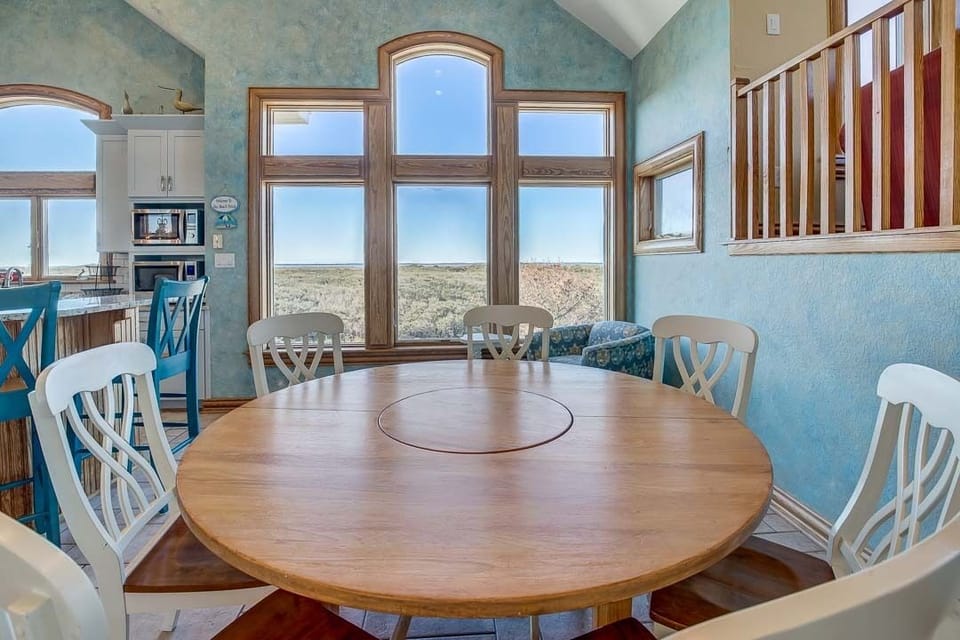 Top-Level Dining Room with Additional Table (seats 7)