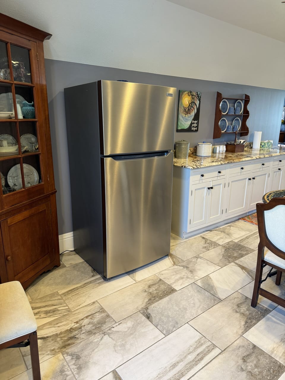 Kitchen full refrigerator/freezer