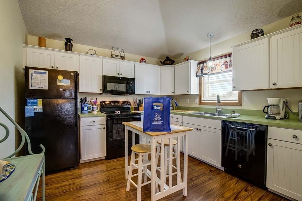 Top-Level Kitchen with Bar (seats 2)