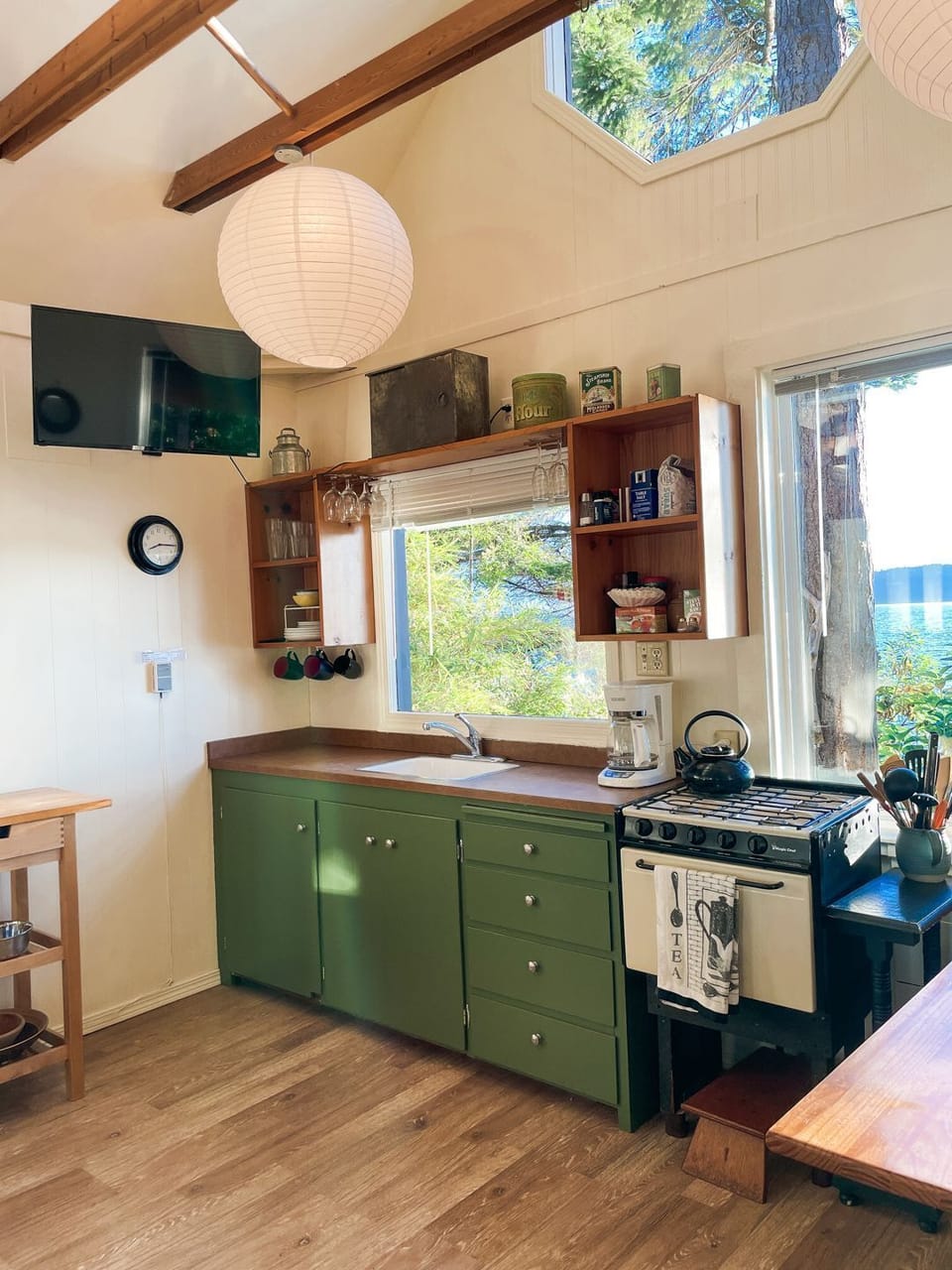 Another view of kitchenette.
