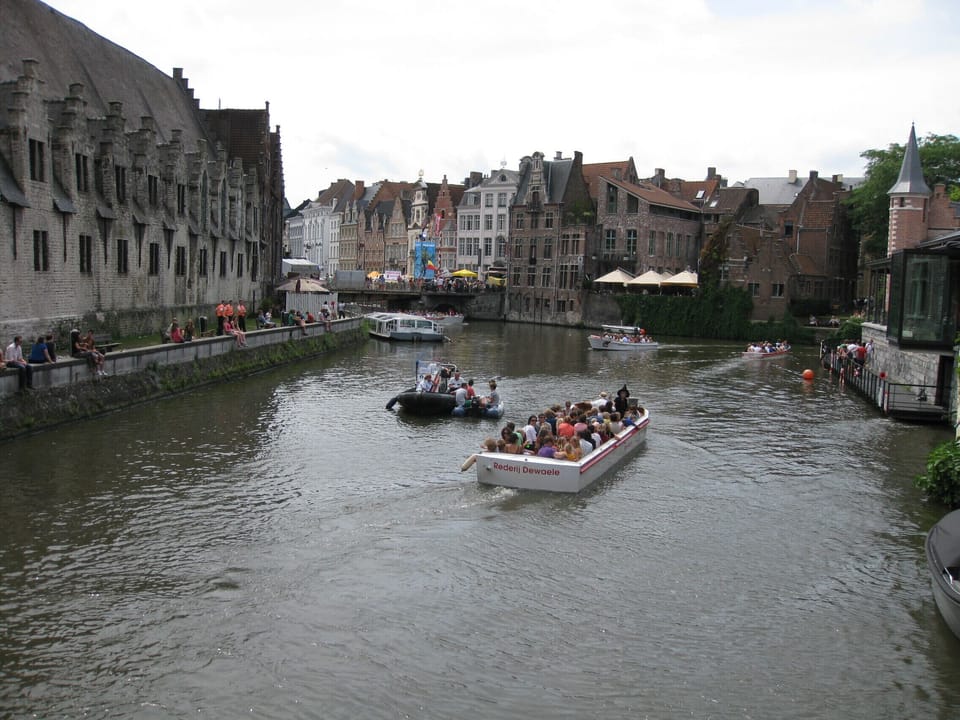 A vacation house for a family/ group of 4 adults in Ghent  House in Ghent