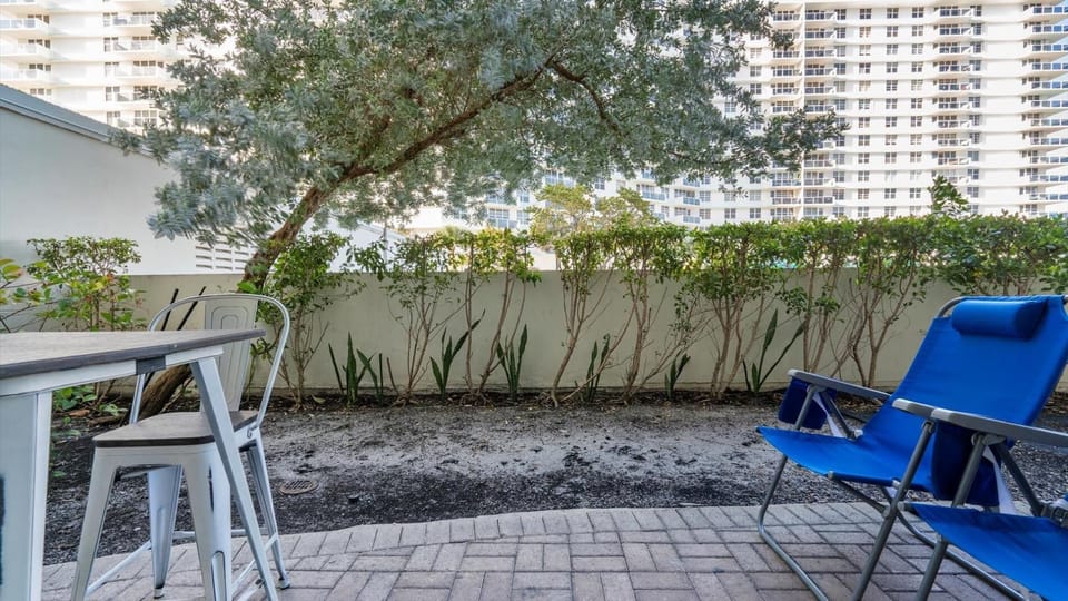 Tides Miami 1BR +den Condo on the beach (5406)