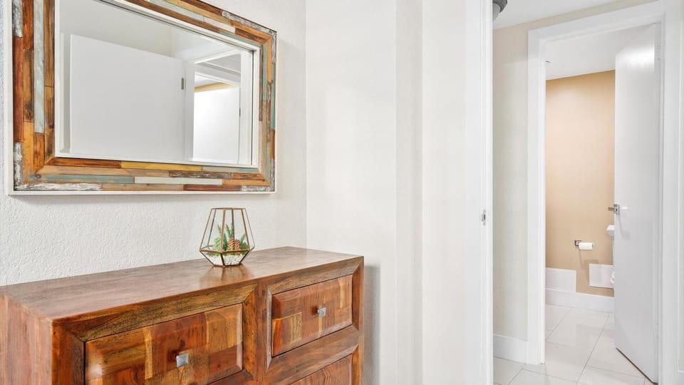 Tides Miami 1BR +den Condo on the beach (5401)