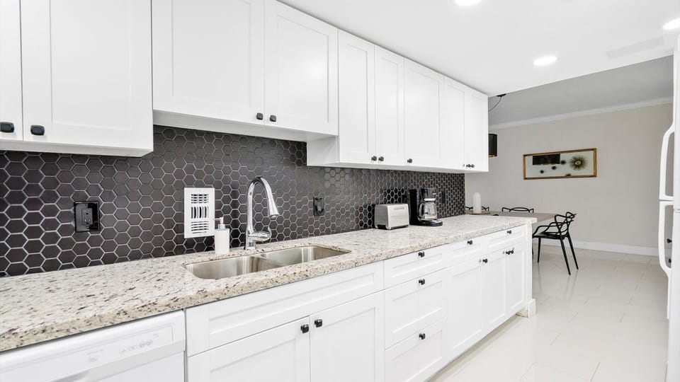 Tides Miami 1BR +den Condo on the beach (5388)