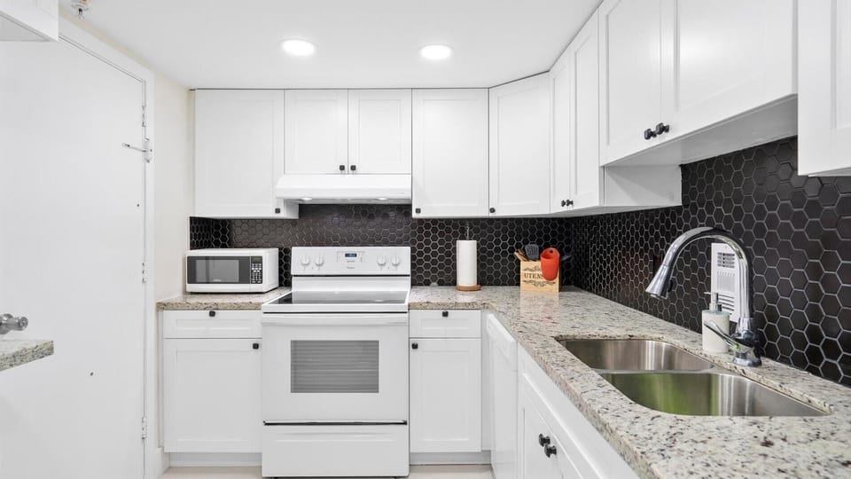Tides Miami 1BR +den Condo on the beach (5387)