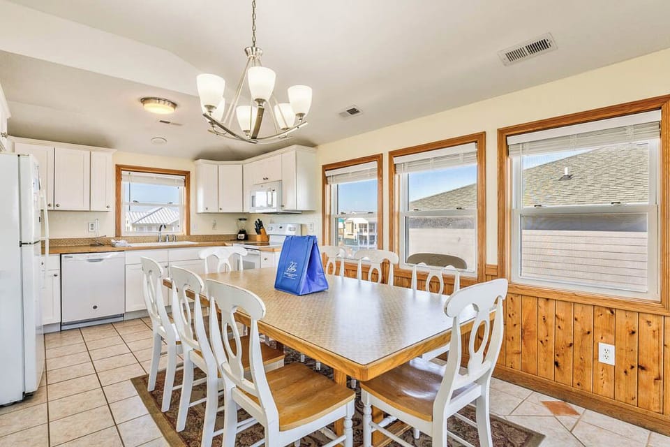 Top-Level Dining Room with Table (seats 8)