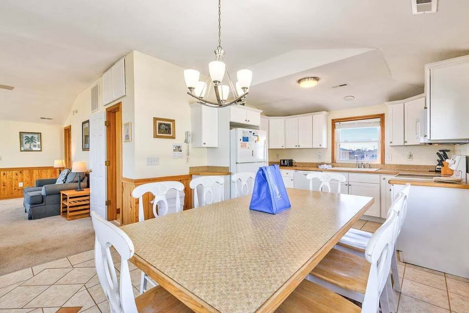 Top-Level Dining Room with Table (seats 8)