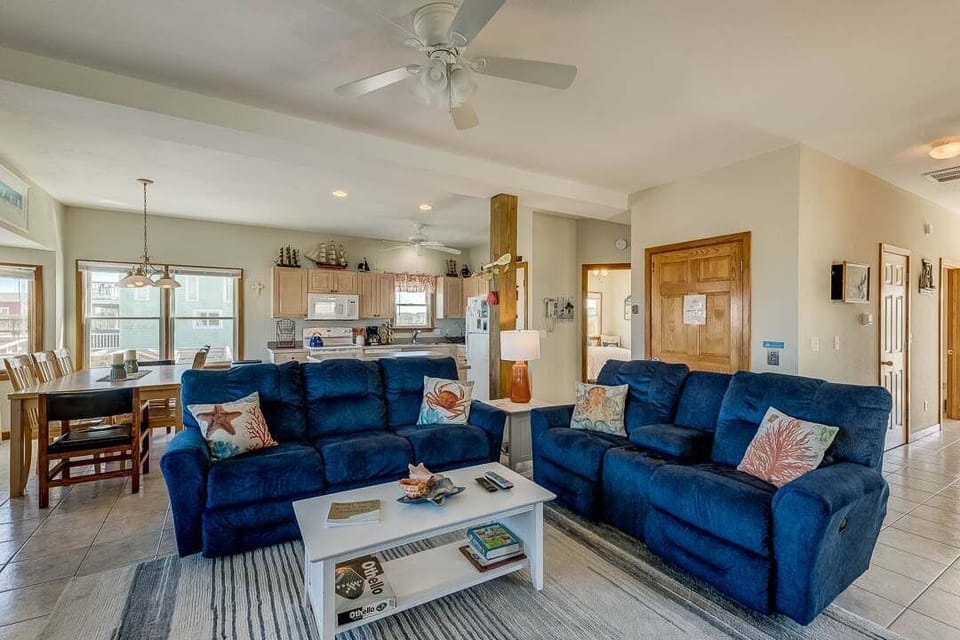 Mid-Level Living Room with Deck Access