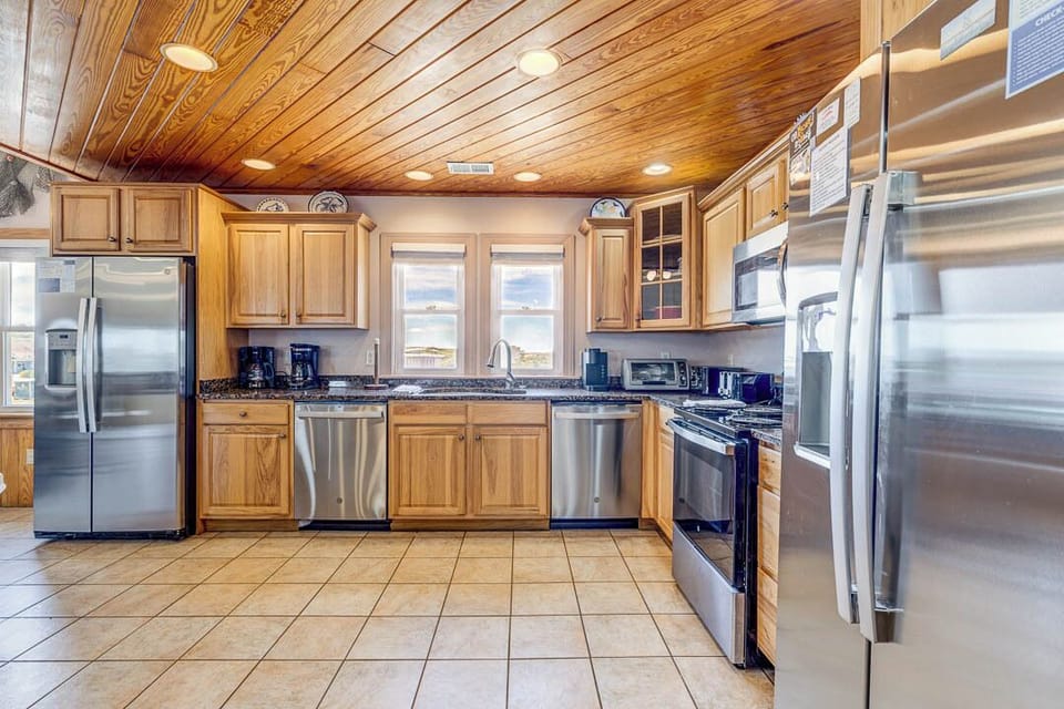 Top-Level Kitchen with Bar (seats 8)
