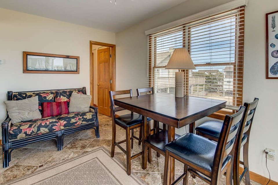 Top-Level Additional Table seats 4