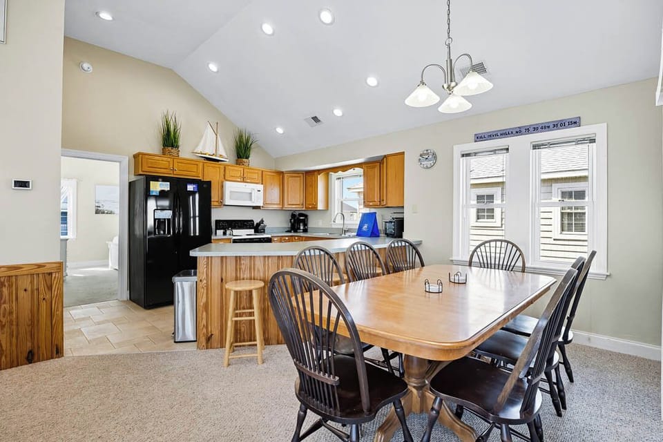 Top-Level Dining Room with Table (seats 8)