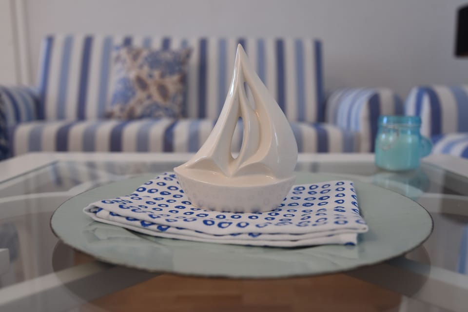 Comfort Apartment, Sea View | Living room | Flat-screen TV