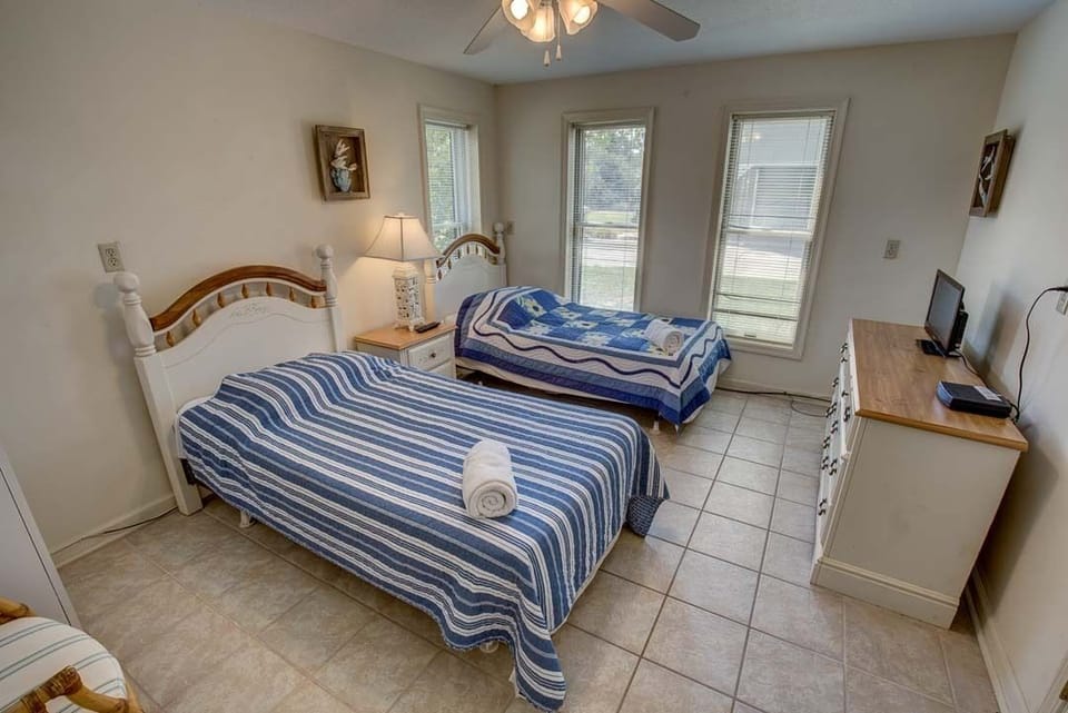 Ground-Level Master Bedroom with 2 Twin Beds