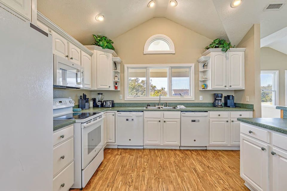Top-Level Kitchen with Bar (seats 8)