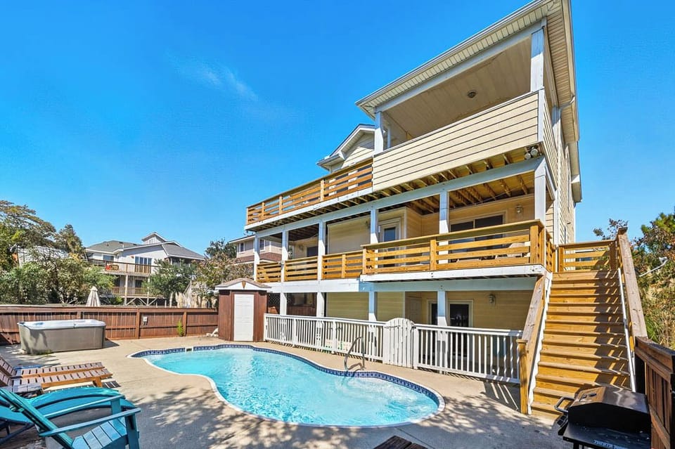 Rear Exterior of Tropical Dream