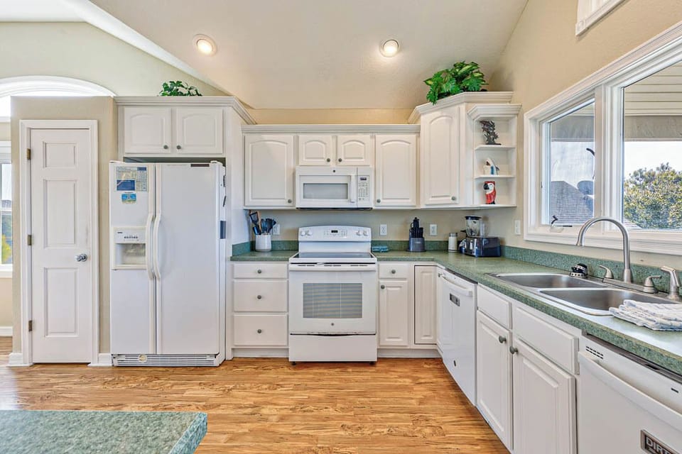 Top-Level Kitchen with Bar (seats 8)
