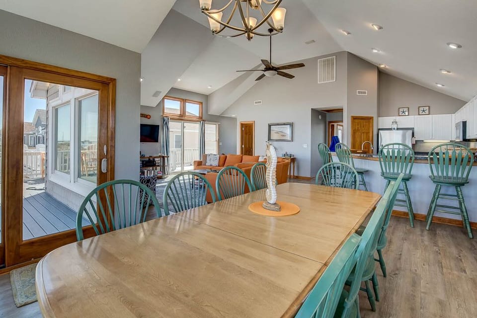 Top-Level Dining Room with Table (seats 10)